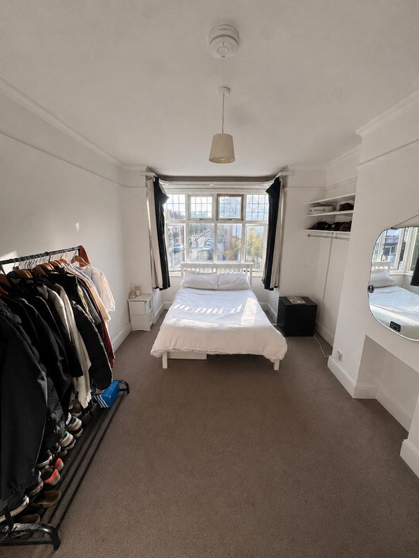 Room Rannoch Road in Greater London