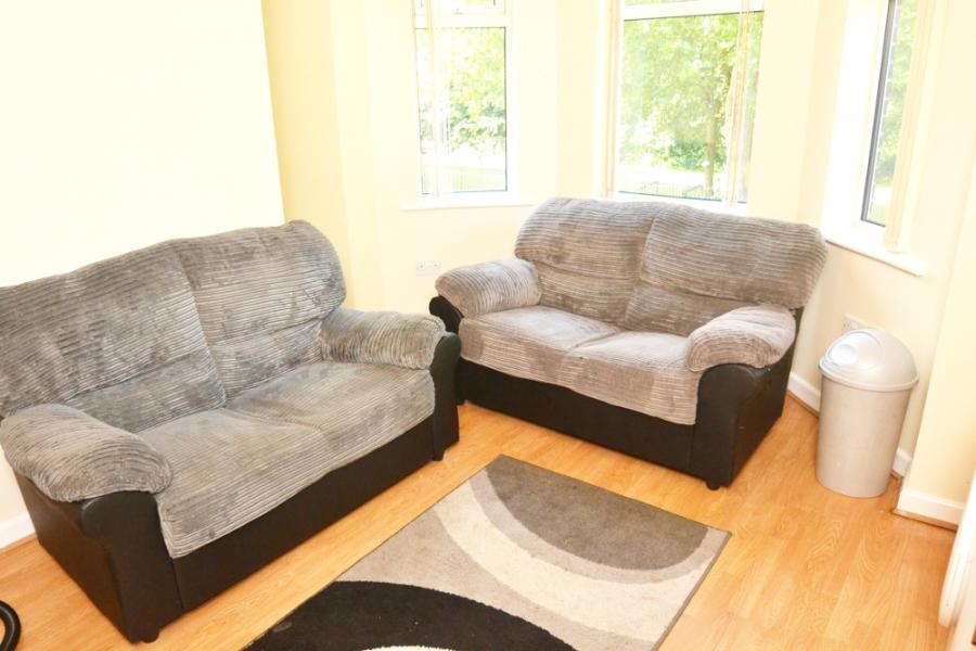 Room Birchfields Road in Manchester
