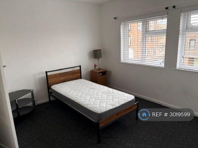 Room Crome Road in Bristol