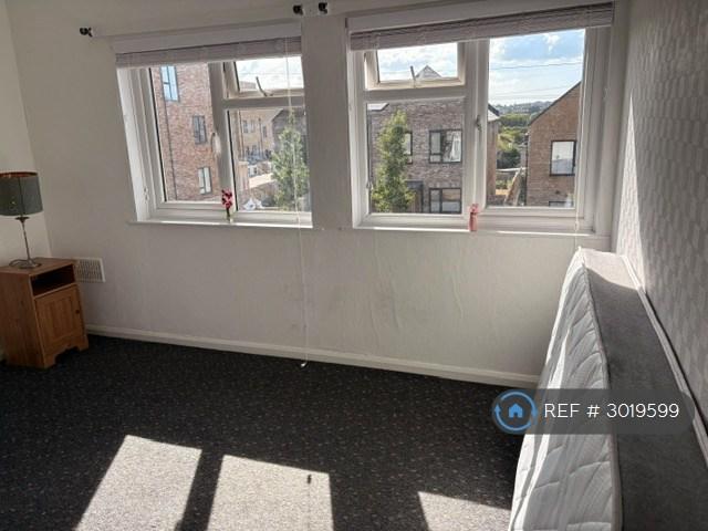 Room Crome Road in Bristol