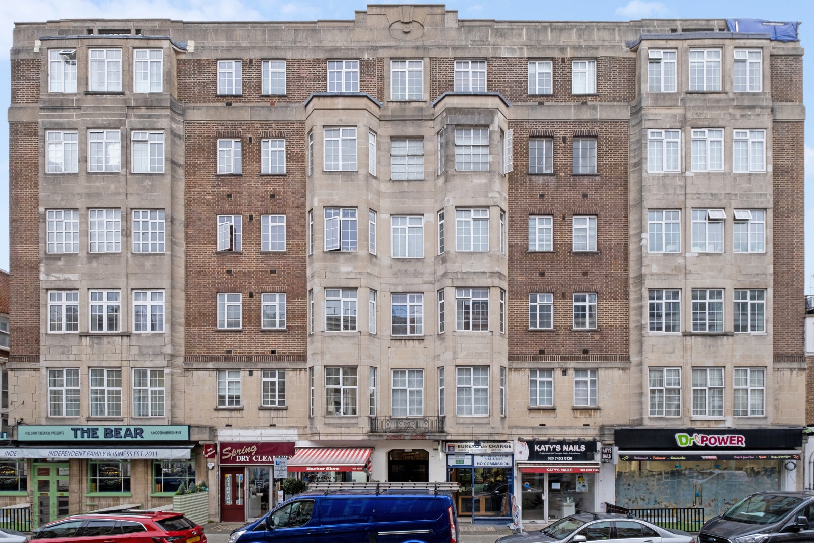 Flat Spring Street in City of Westminster