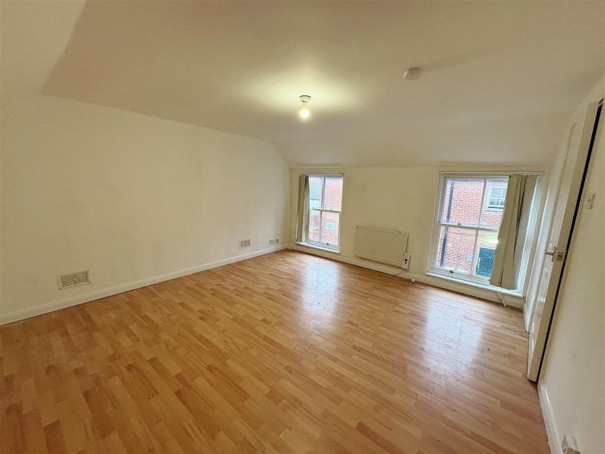 Flat Ousegate in Selby
