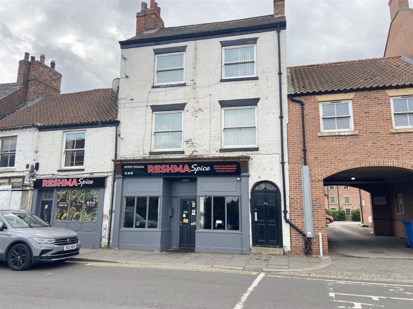 Flat Ousegate in Selby