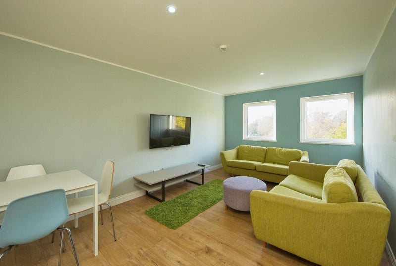Room Fairoak Road in Cardiff