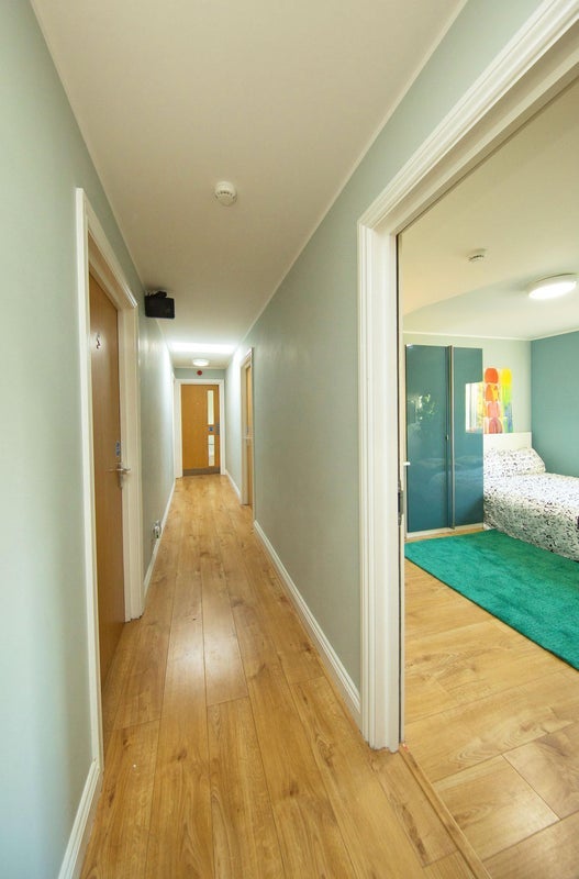 Room Fairoak Road in Cardiff