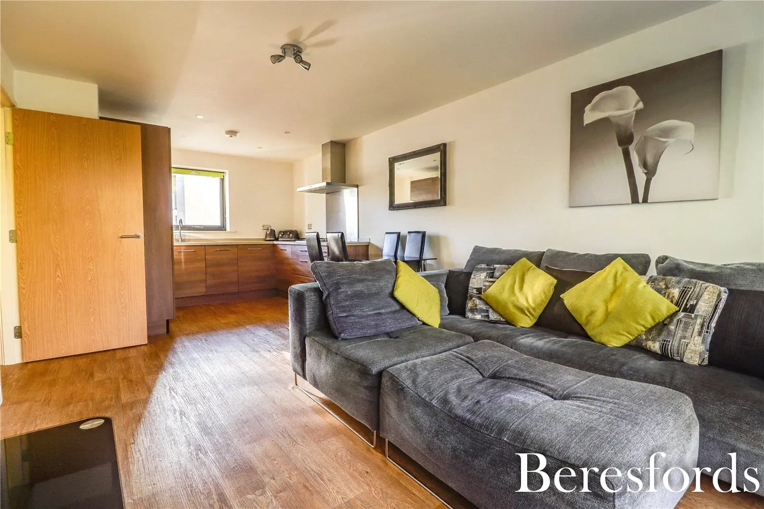 Flat Rollason Way in Brentwood