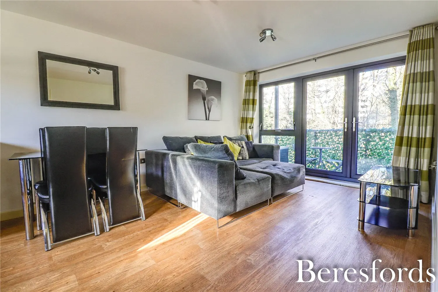Flat Rollason Way in Brentwood