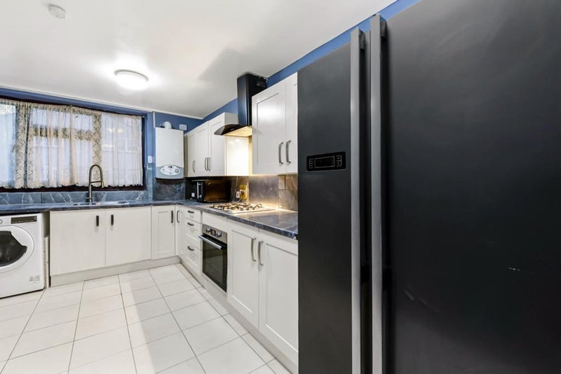 Room Turnpike Close in Greater London