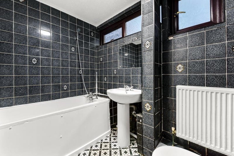 Room Turnpike Close in Greater London
