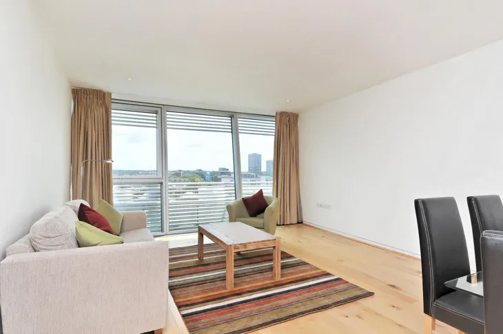 Flat Hester Road in Greater London