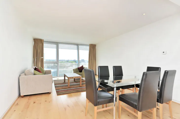 Flat Hester Road in Greater London