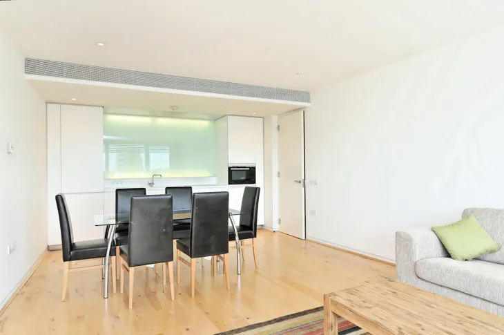 Flat Hester Road in Greater London