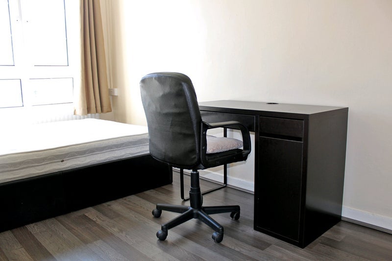 Room Prusom Street in Greater London