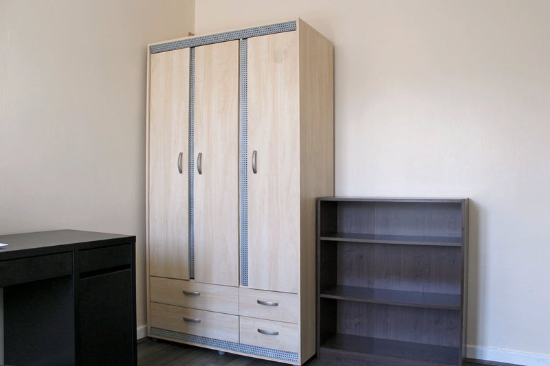 Room Prusom Street in Greater London