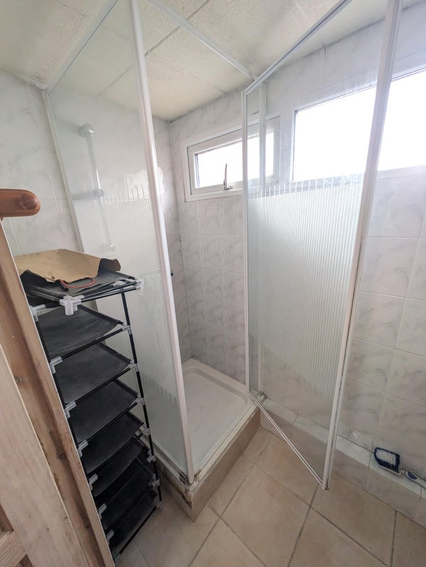 Room Erskine Crescent in Greater London
