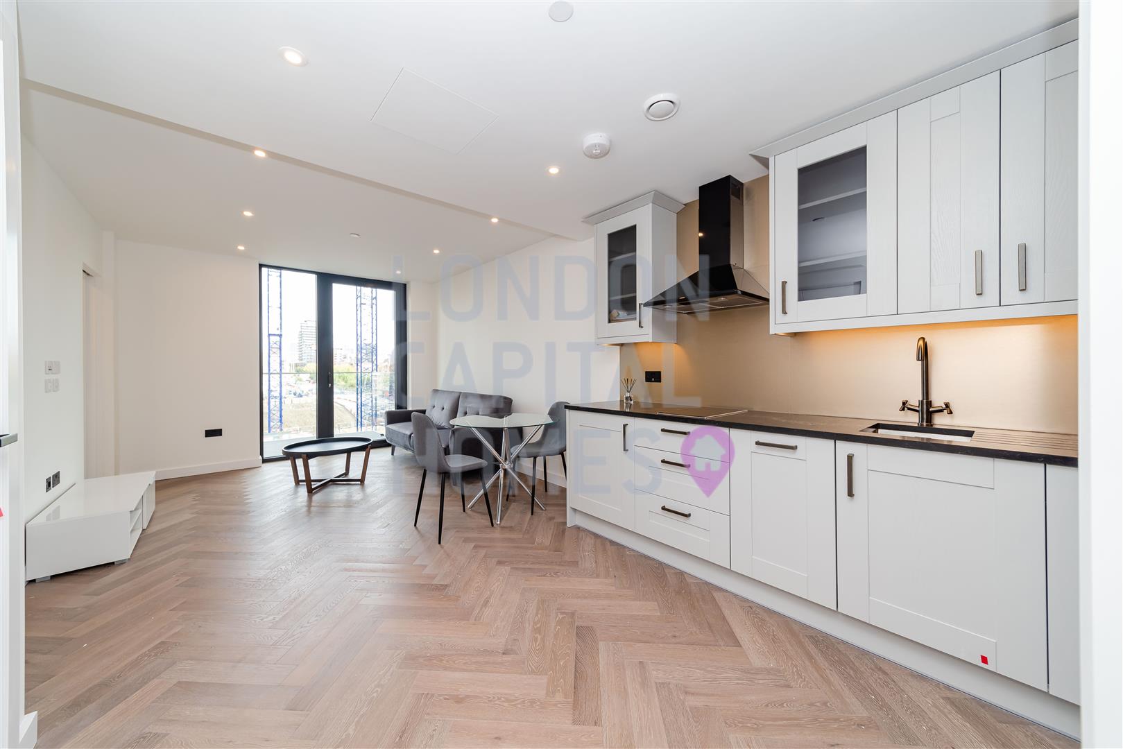 Flat Merino Gardens in Greater London