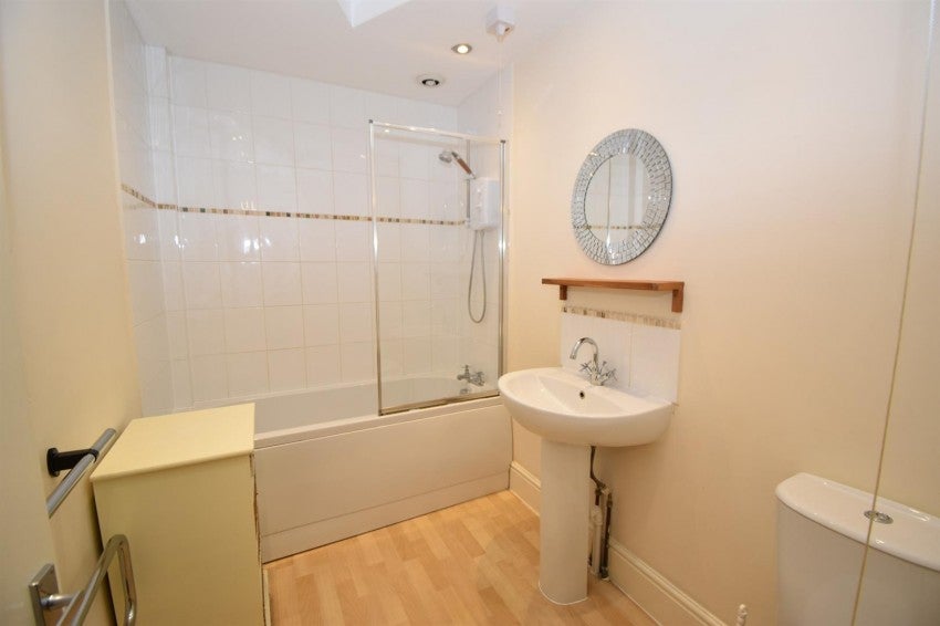 Flat Milverton Terrace in Royal Leamington Spa