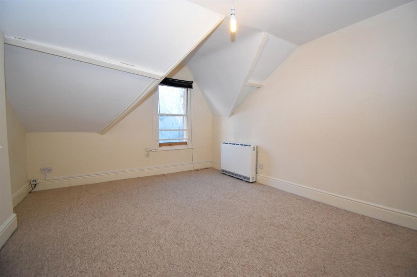 Flat Milverton Terrace in Royal Leamington Spa