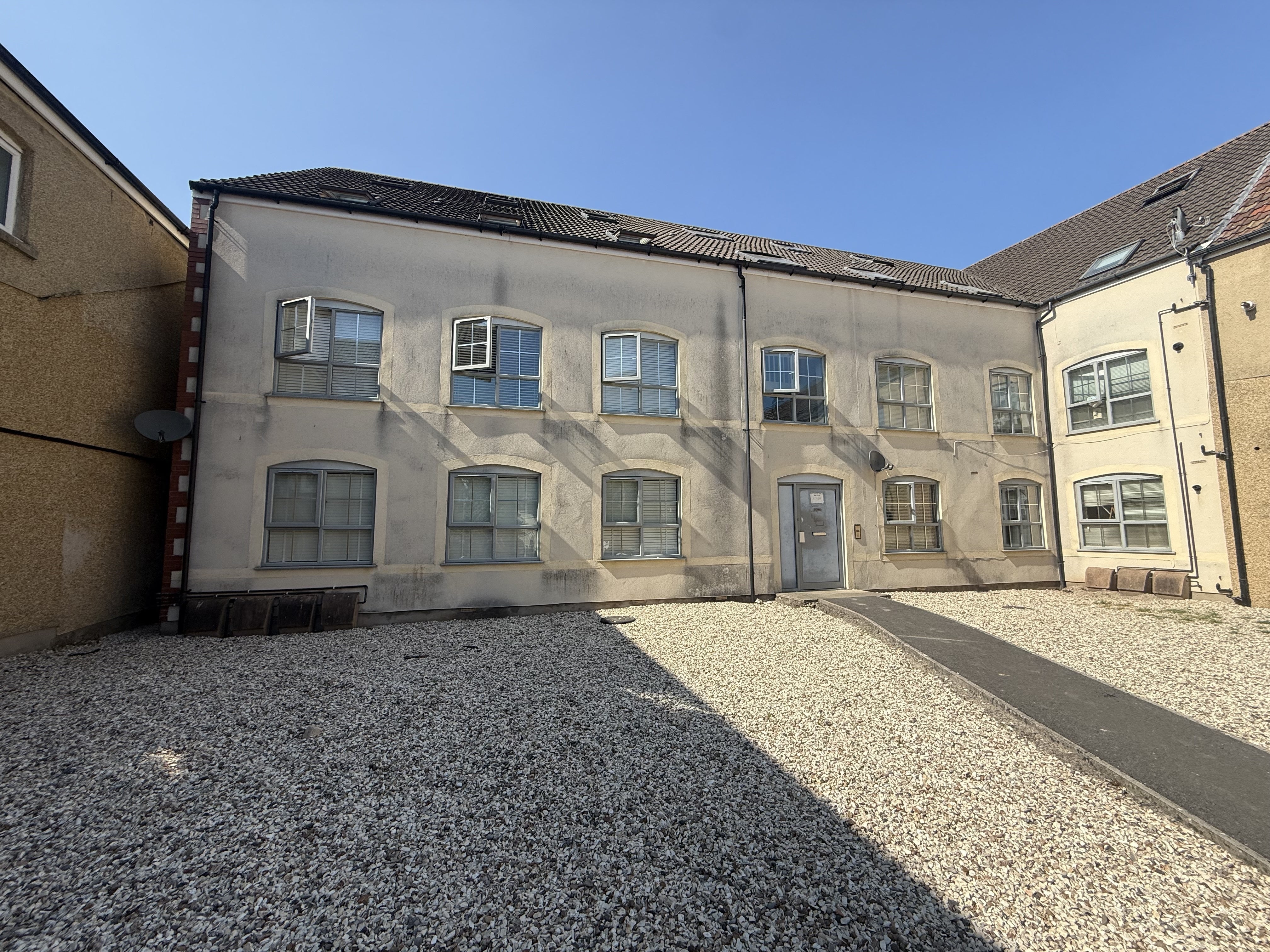 Flat Snowberry Walk in Bristol