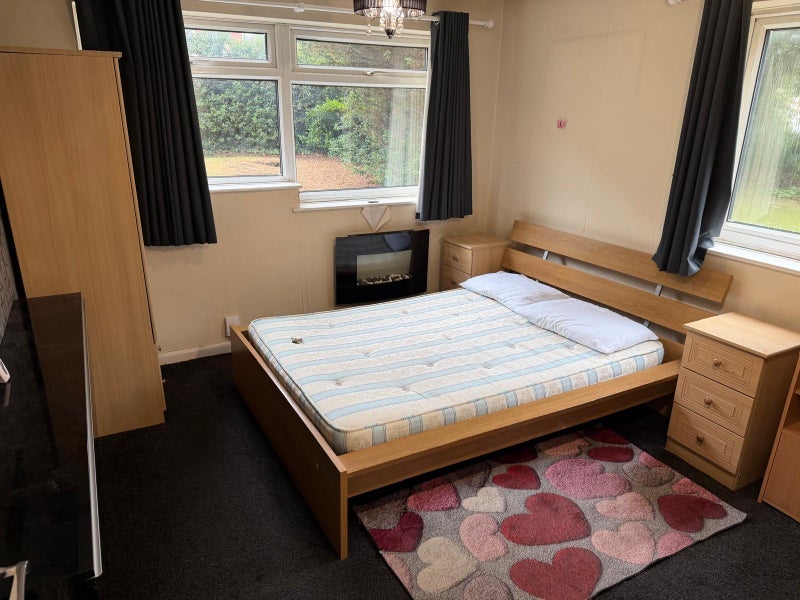 Room Hunton Hill in Birmingham
