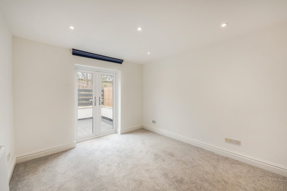 Flat Summerley Street in Greater London