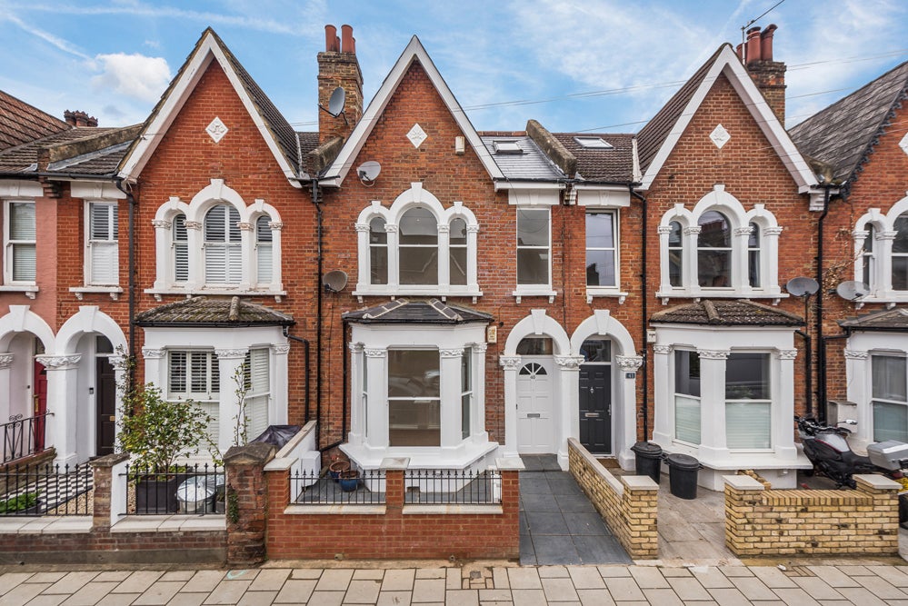 Flat Summerley Street in Greater London