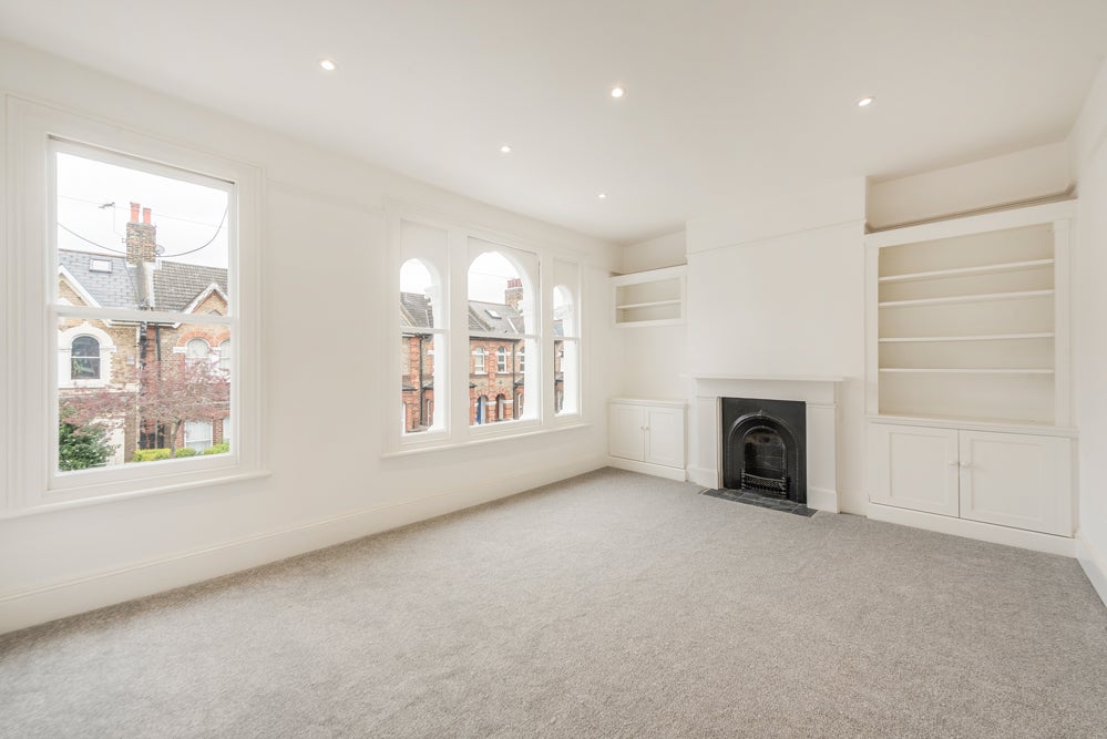 Flat Summerley Street in Greater London