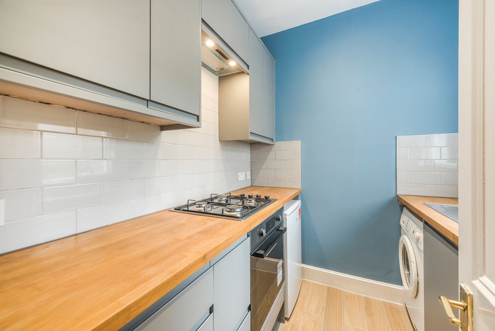 Flat Summerley Street in Greater London