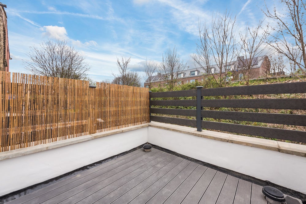 Flat Summerley Street in Greater London