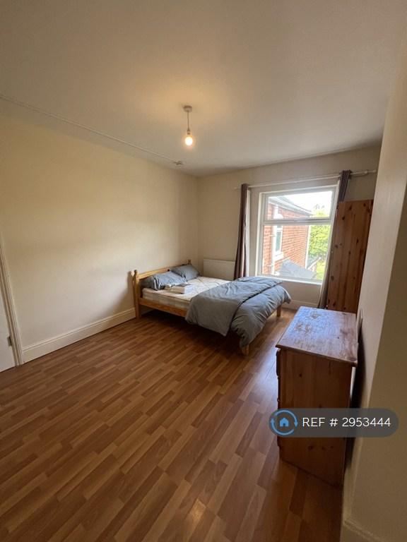 Room Hallewell Road in Birmingham