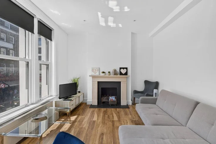 Flat Conduit Place in City of Westminster