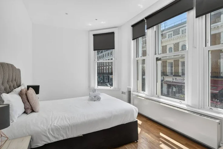 Flat Conduit Place in City of Westminster