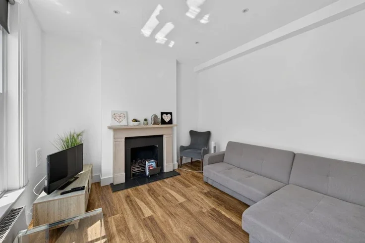 Flat Conduit Place in City of Westminster