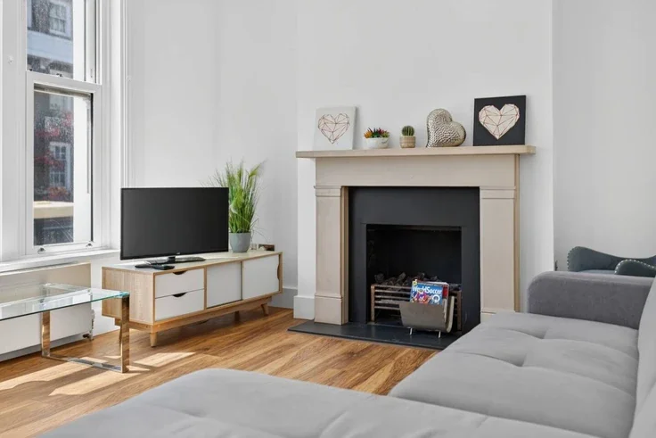 Flat Conduit Place in City of Westminster