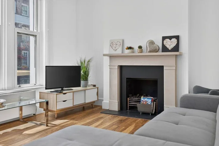 Flat Conduit Place in City of Westminster