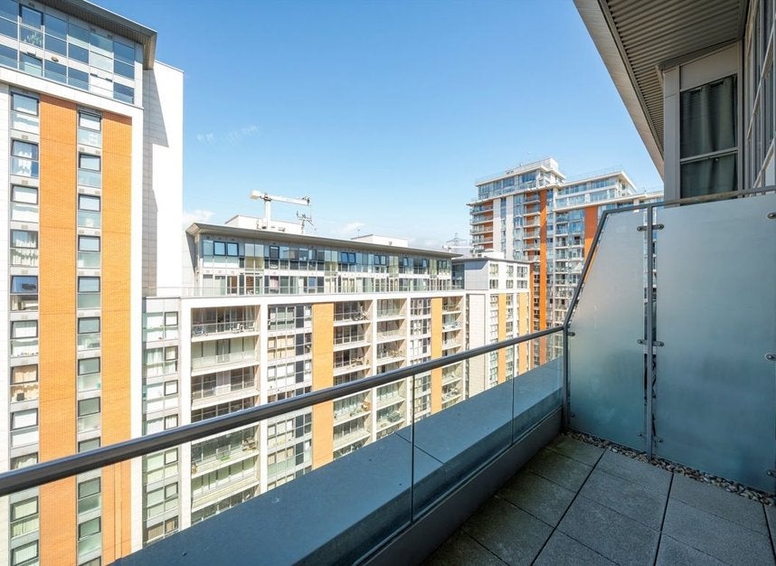 Flat Western Gateway in Greater London