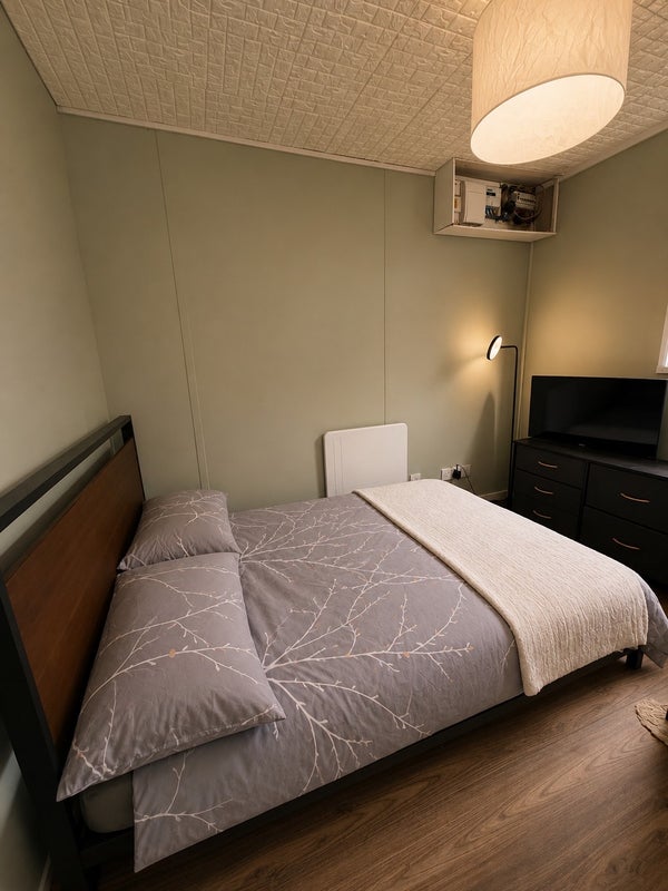 Flat Herringham Road in Greater London