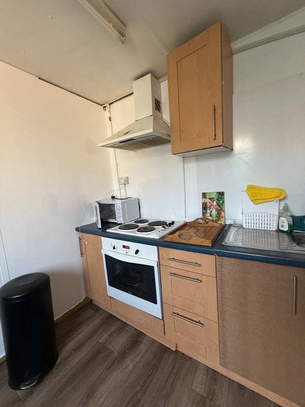 Flat Herringham Road in Greater London