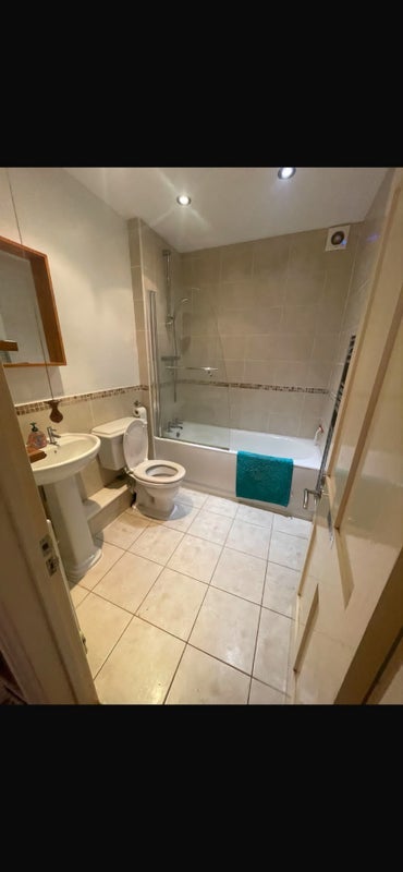 Room Elmdale Road in Bristol