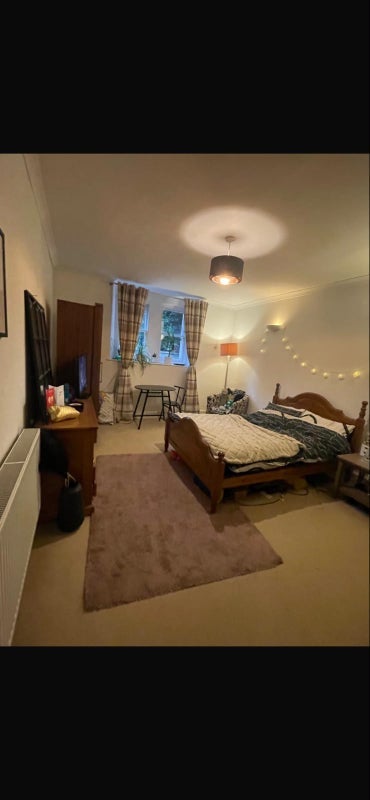 Room Elmdale Road in Bristol