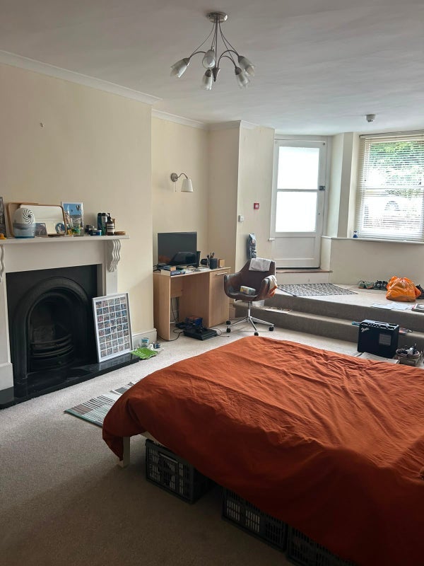Room Elmdale Road in Bristol