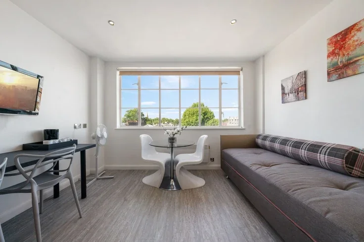 Flat Old Brompton Road in Greater London