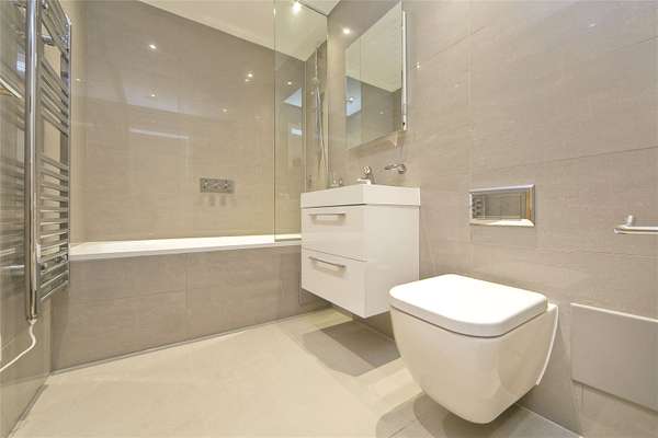 Flat Prince Edward Road in Greater London