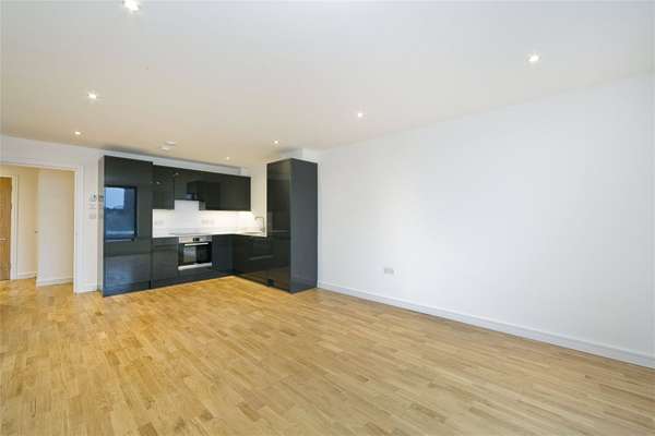 Flat Prince Edward Road in Greater London
