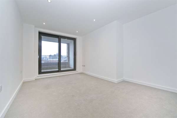 Flat Prince Edward Road in Greater London