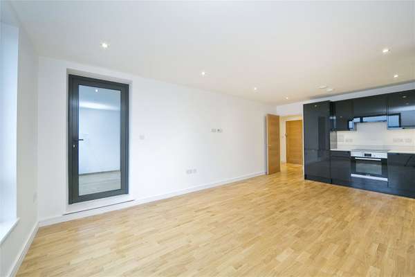 Flat Prince Edward Road in Greater London