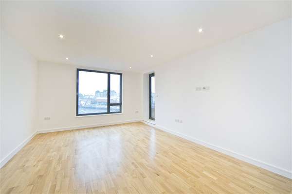 Flat Prince Edward Road in Greater London
