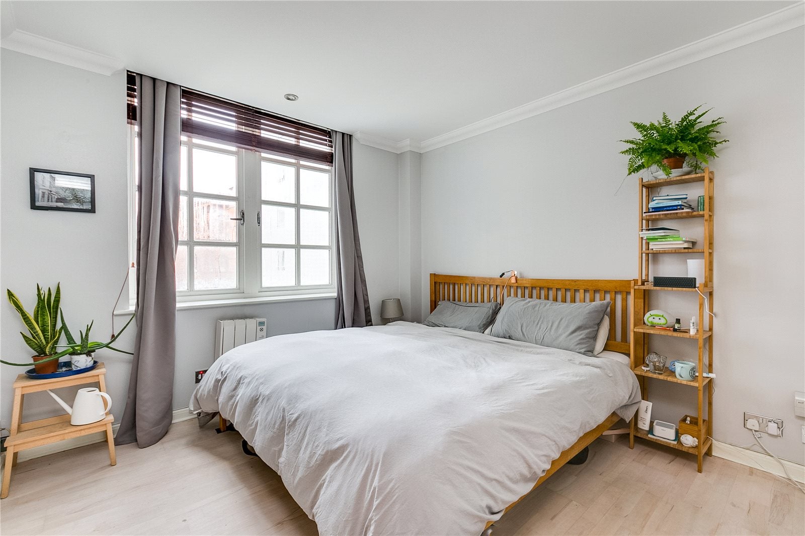 Flat Jamestown Road in Greater London