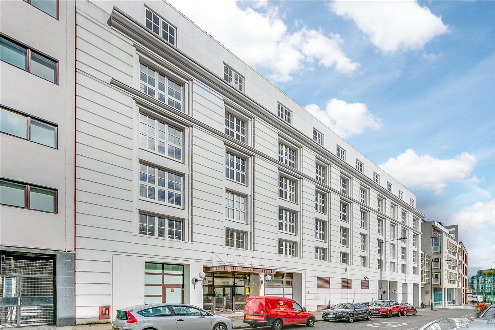 Flat Jamestown Road in Greater London