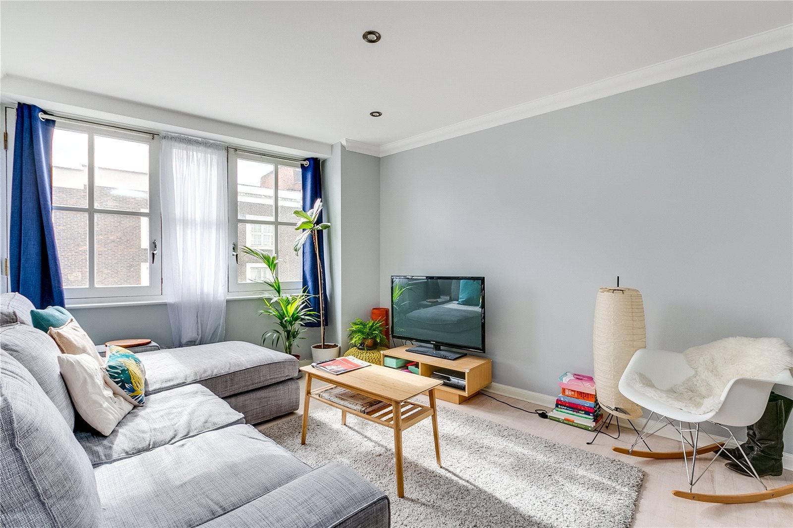 Flat Jamestown Road in Greater London